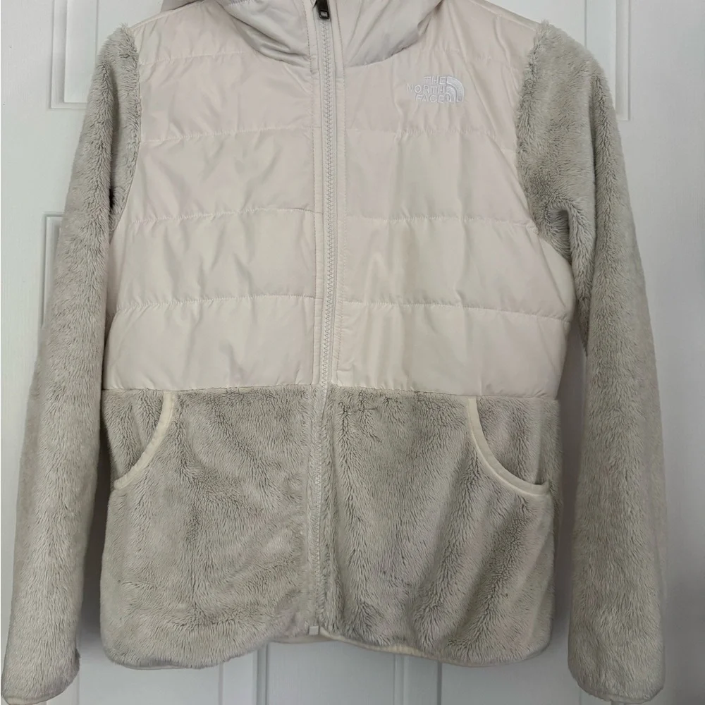 The North Face Cream and Gray Girls Puffer Jacket - Picture 1 of 10